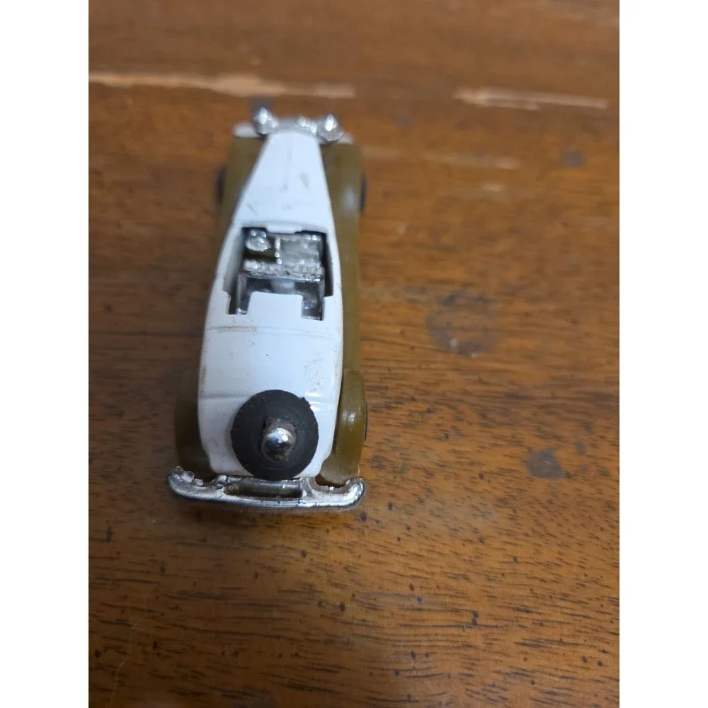 Vintage White Convertible Scale Model Toy 3.2 in Diecast/Plastic Car